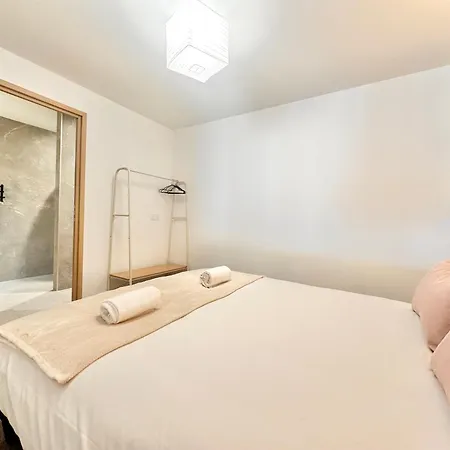 La Roseraie - Hyper Centre - Parking Privatif モン・ド・マルサン